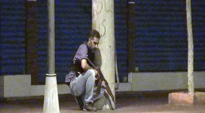 Diyarbakır'da PKK operasyonu, polis evlere baskın yapıyor