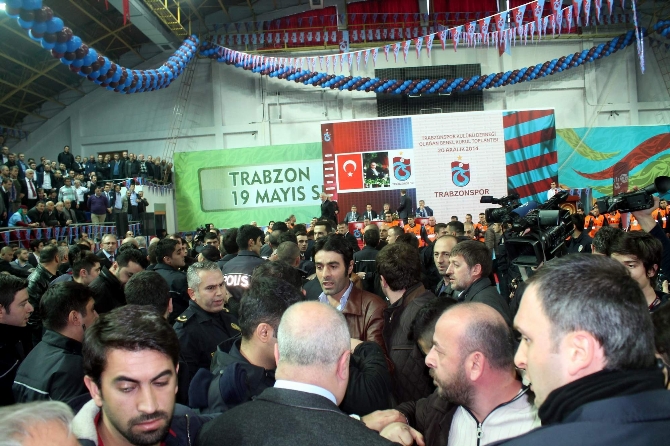 Trabzonspor 69. Olağan Genel Kurulu'nda kavgalar bitmiyor