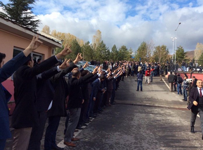 Bahçeli'yi Tuncelili ülkücüler böyle karşıladı