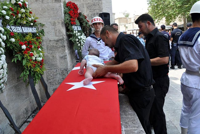 Şehitler toprağa verildi