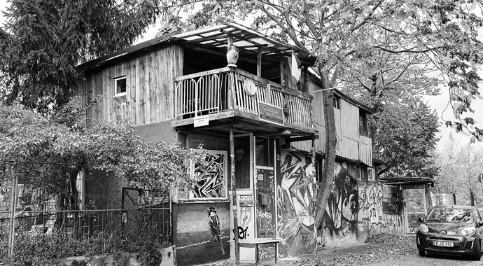 Çin malı Berlin duvarı!