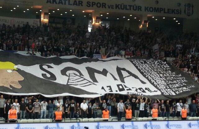 Beşiktaş ve Galatasaray'dan Soma için baretli saygı duruşu