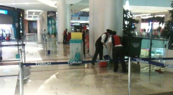 Beylikdüzü'nde AVM'yi su bastı!