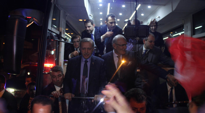 Vatandaşlar Başbakan Erdoğan'ın yolunu kesti