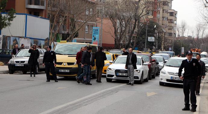 Kadıköy'de bomba paniği!