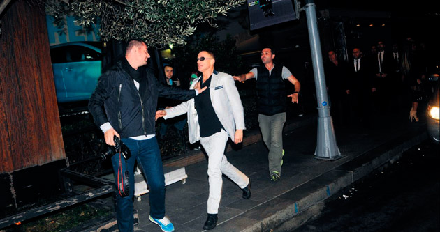 Van Damme gazetecileri dövdü!