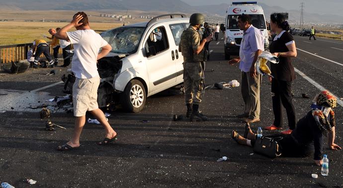 Erzurum'da korkunç kaza: 2 ölü, 5 ağır yaralı