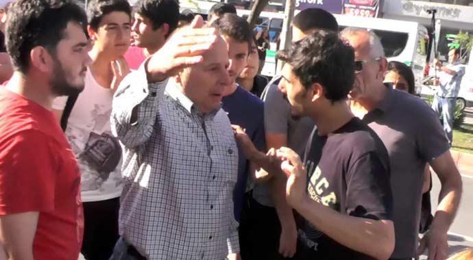CHP'li vekil lise öğrencilerini sokağa döktü