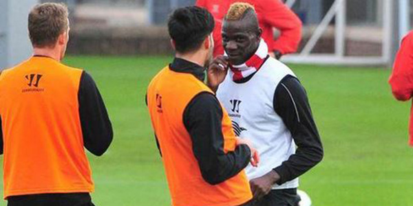 Balotelli bu kez Emre Can'a sardı!