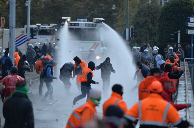 Brüksel'de halk sokağa döküldü, sokaklar savaş alanı