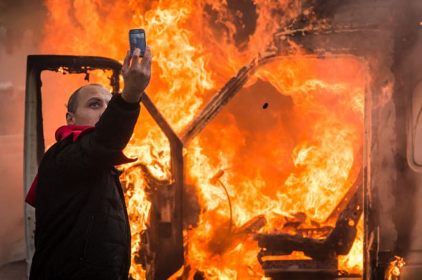 Brüksel'de halk sokağa döküldü, sokaklar savaş alanı