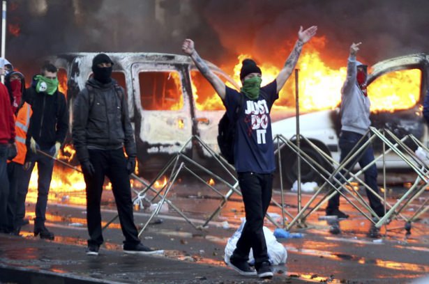 Brüksel'de halk sokağa döküldü, sokaklar savaş alanı