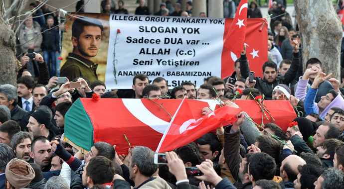 Burak Can dualarla uğurlandı, babası milyonlara ders verdi