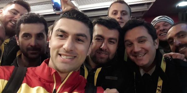 Burak ile Hamit'ten selfie pozu