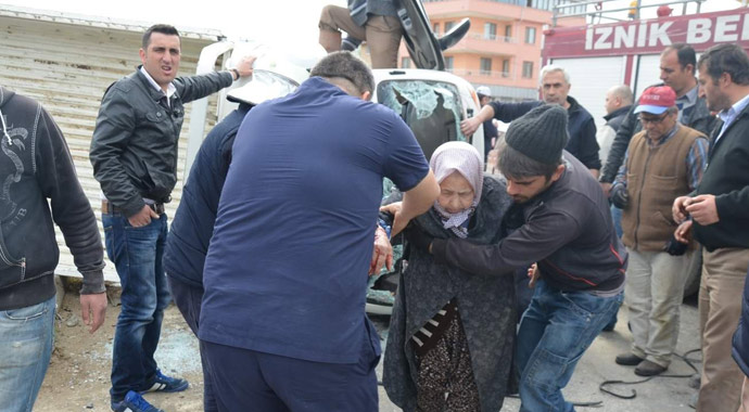 Bursa'da feci kaza! Yol ortasında can pazarı