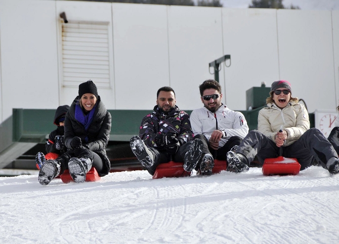 Çağla Şikel ve Alişan'ın kızak keyfi