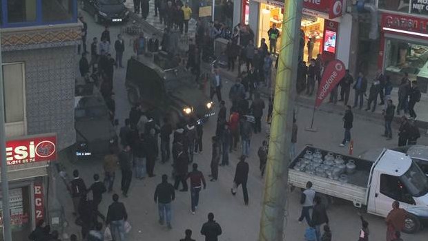 Hâkkari'de gözaltı sonrası ortalık karıştı