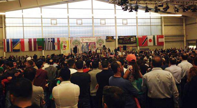 Demirtaş'ın mitinginde bayrak skandalı