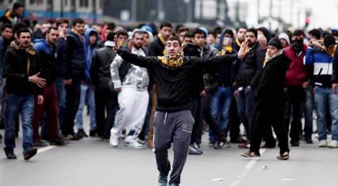 Karagümrük - Eyüpspor taraftar grupları arasında gerginlik