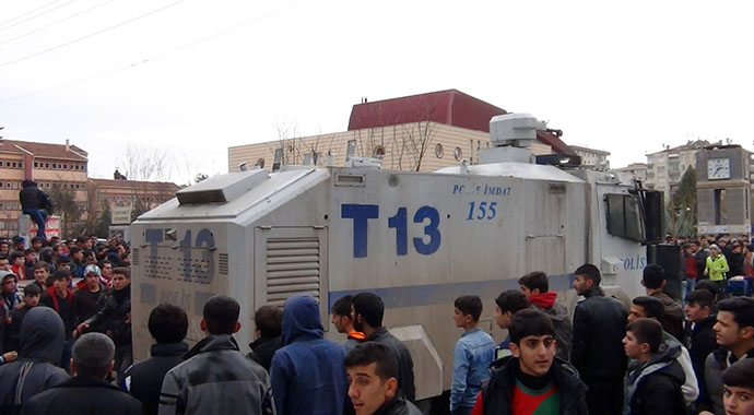 Galatasaray'a Diyarbakır'da taşlı saldırı