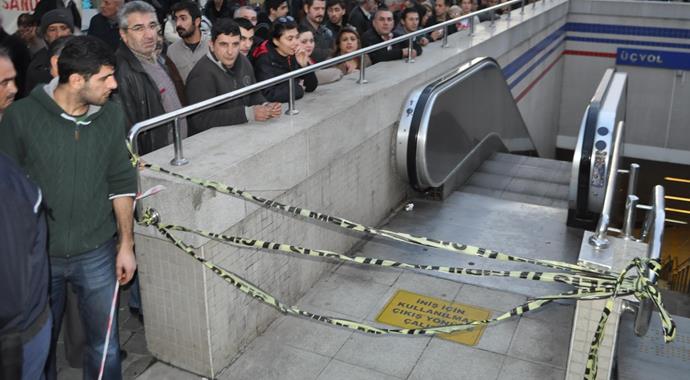 İzmir metrosunda merdiven kazası! Yaralılar var
