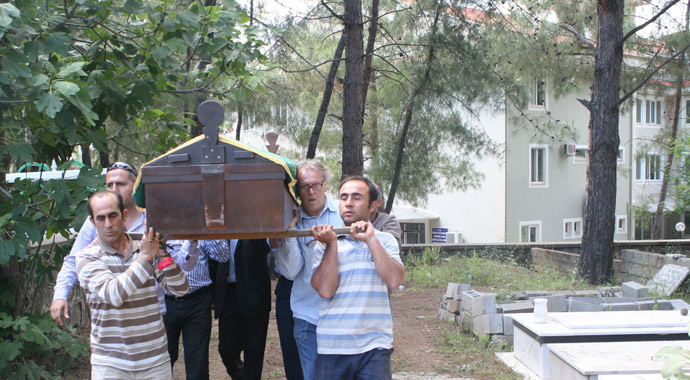 Hristiyan öldü, Müslüman gibi gömüldü
