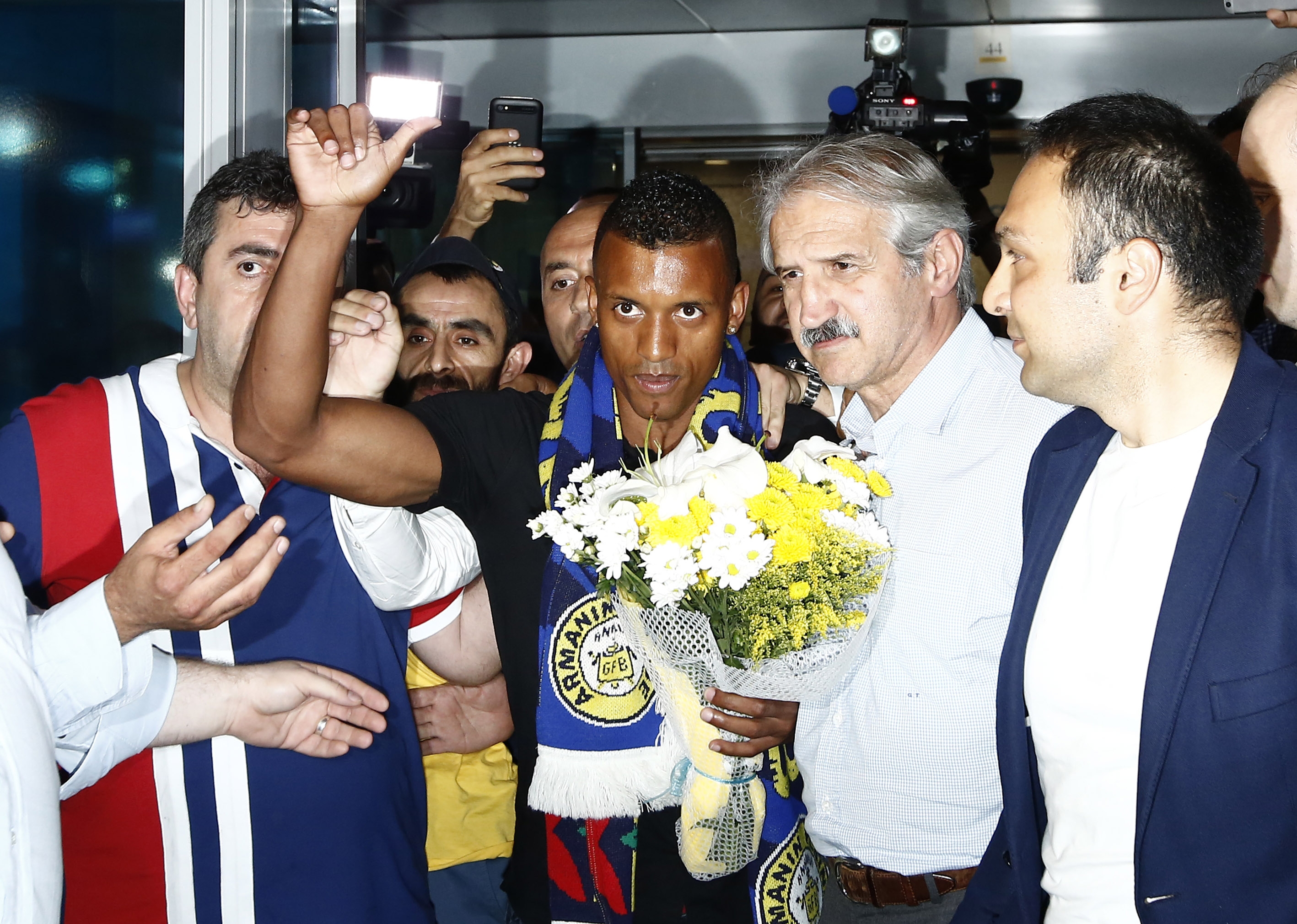 F.Bahçe'nin yıldızı Nani İstanbul'a indi