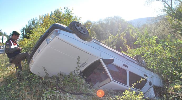 Kütahya'da midibüs ile otomobil çarpıştı: 20 yaralı
