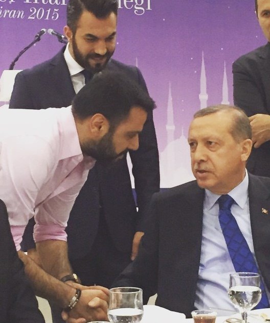 Erdoğan'la fotoğrafını paylaştı, linç edildi