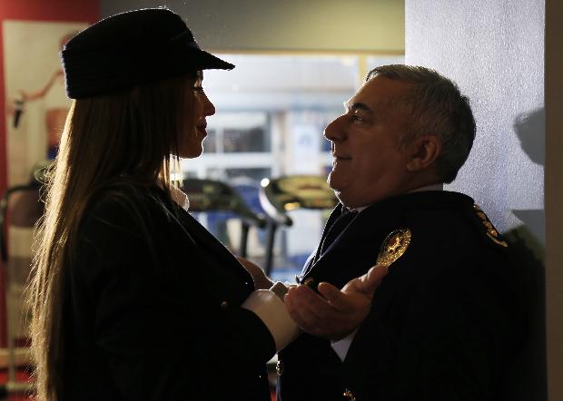 Yolanthe Cabau polis oldu!