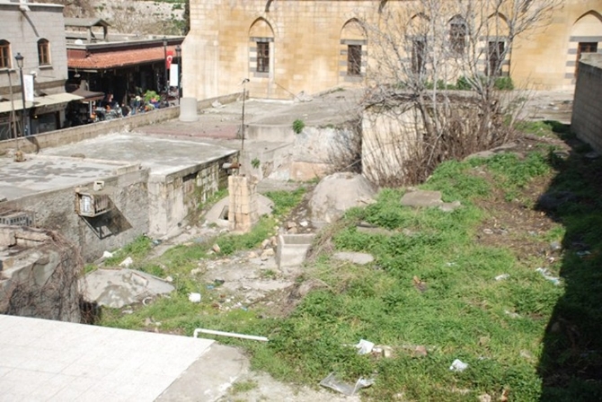 Tarihi hamam fare yuvasına döndü