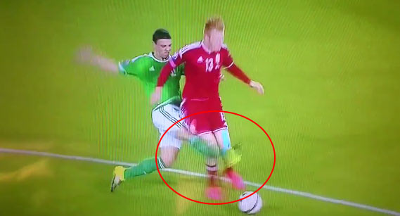 Cüneyt Çakır'dan ilginç kırmızı kart