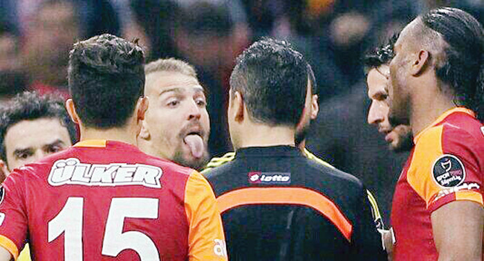 Melo'dan ilginç sevinç gösterisi! Nasıl attırdım ama!...