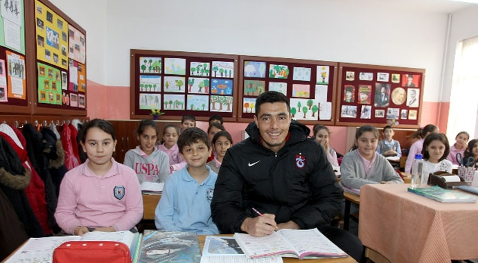 Cardozo'dan minik öğrenciye ziyaret