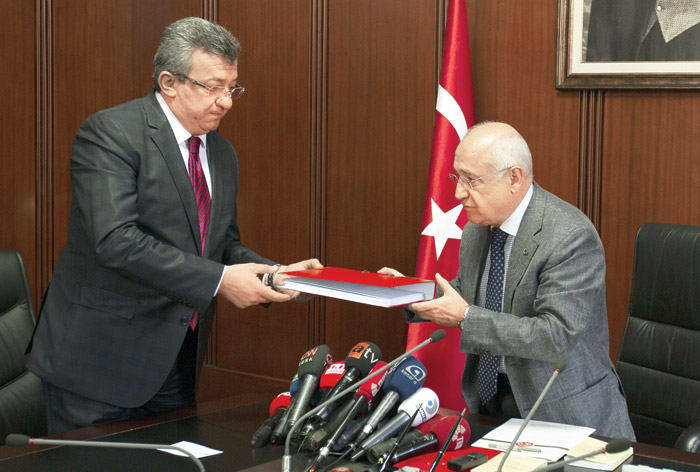 CHP'nin ulusalcıları direniyor, 'Çatı delindi'
