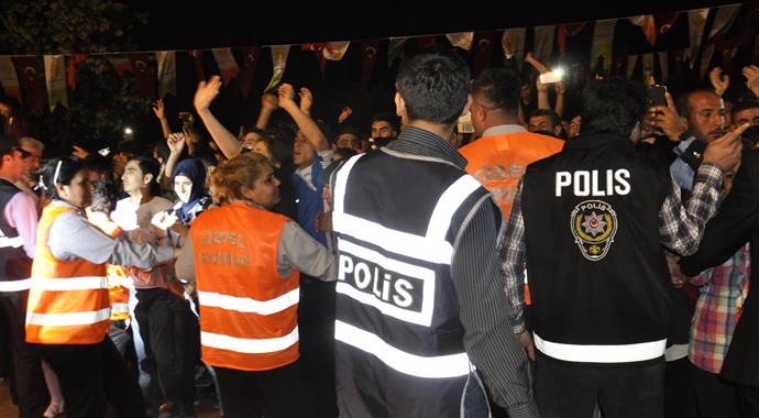 Mustafa Ceceli'nin konserinde neler oldu?