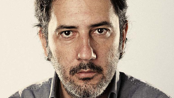 Merdivenlerden düşen ünlü oyuncu Cenk Durmazel yoğun bakımda