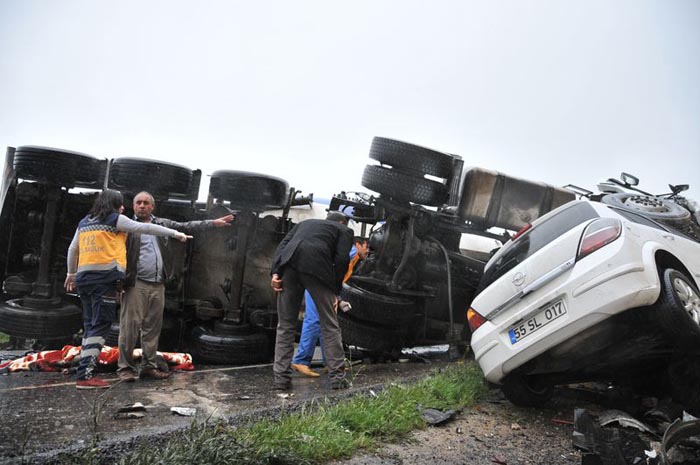 Şanlıurfa'da katliam gibi kaza, 13 ölü, çok sayıda yaralı var