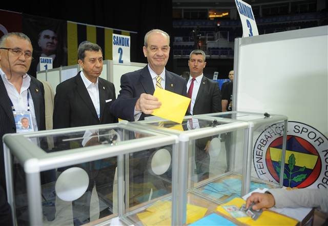 Fenerbahçe'de Aziz Yıldırım yeniden başkan seçildi