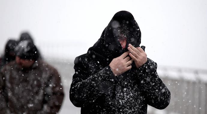 İstanbul'a beklenen kar yağdı, peki kaç gün sürecek okullar tatil mi?