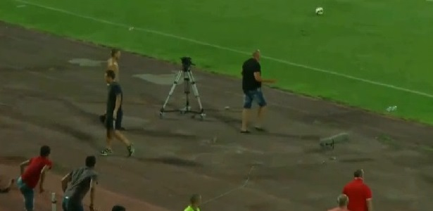 Bulgar taraftarlar İsrail takımını kovaladı