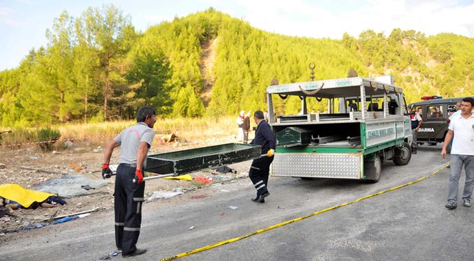 Antalya'daki kazada ölen 13 kişinin kimlikleri belli oldu