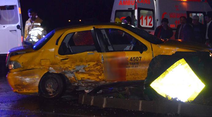 Çorum'da otomobil ile taksi çarpıştı: 2 ölü, 5 yaralı