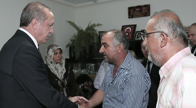 Cumhurbaşkanı Erdoğan'dan şehit ailesine ziyaret