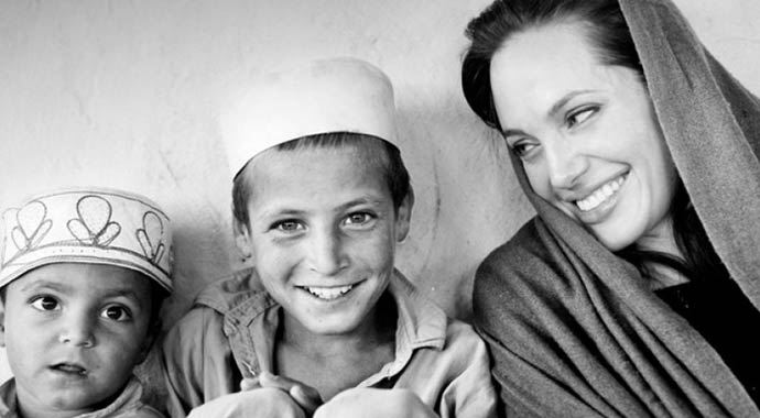 Angelina'dan  insanlık dersi! Suriye'den...