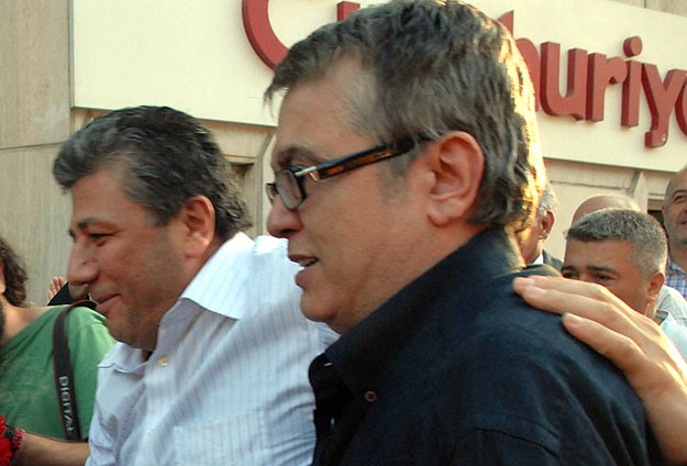 Cumhuriyet yazarları hakkında 4,5 yıl hapis istemi