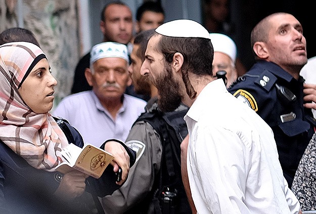 Mescid-i Aksa'da Yahudiler'den Filistinli kadınlara çirkin saldırı
