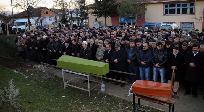 İkiz bebekleri trafik kazası ayırdı