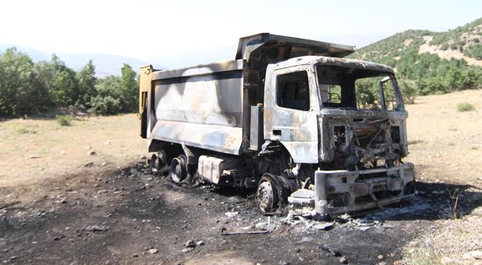 PKK iş makinelerini kundakladı