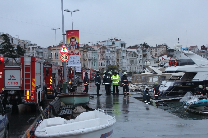 Arnavutköy sahilinde lüks yatta yangın çıktı